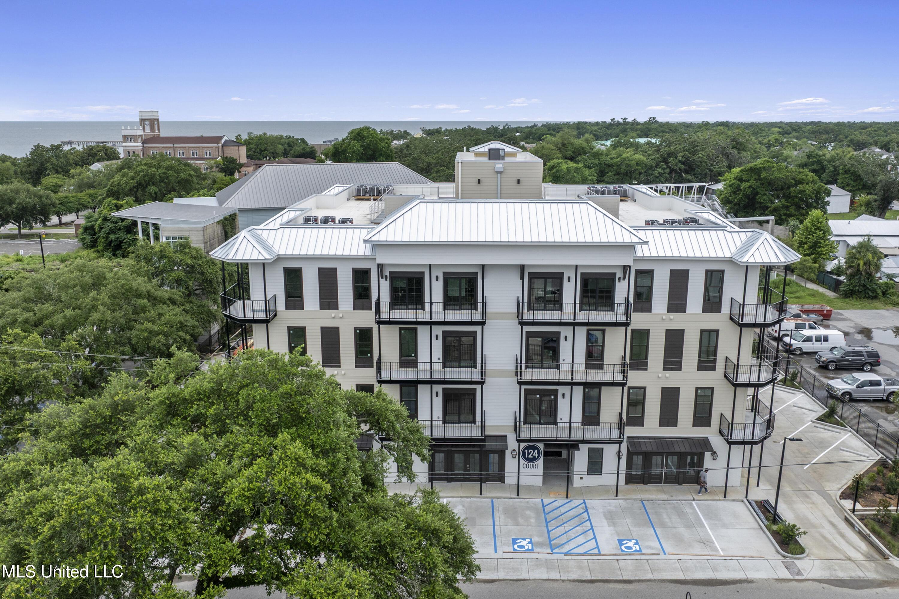 124 Court Unit#302 Street