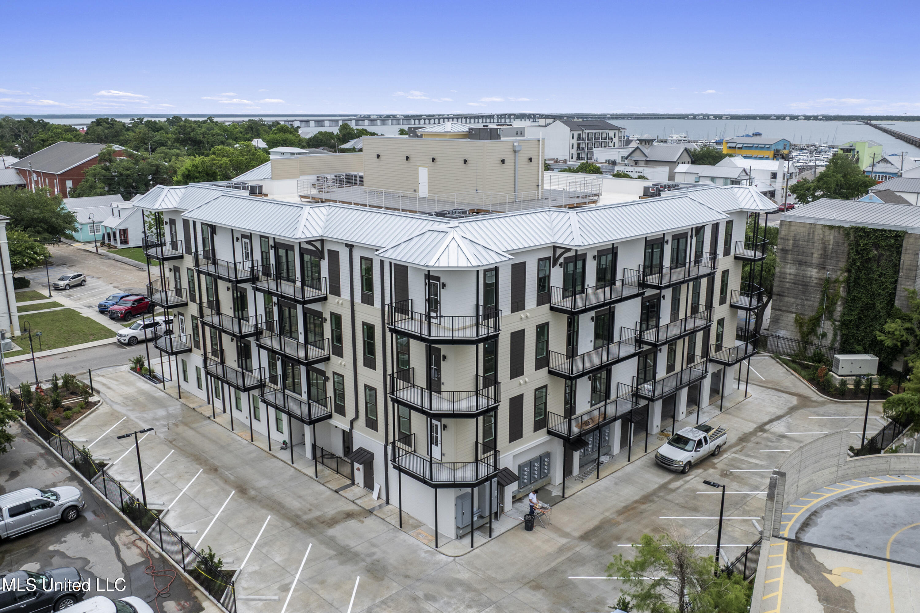 124 Court Unit#302 Street