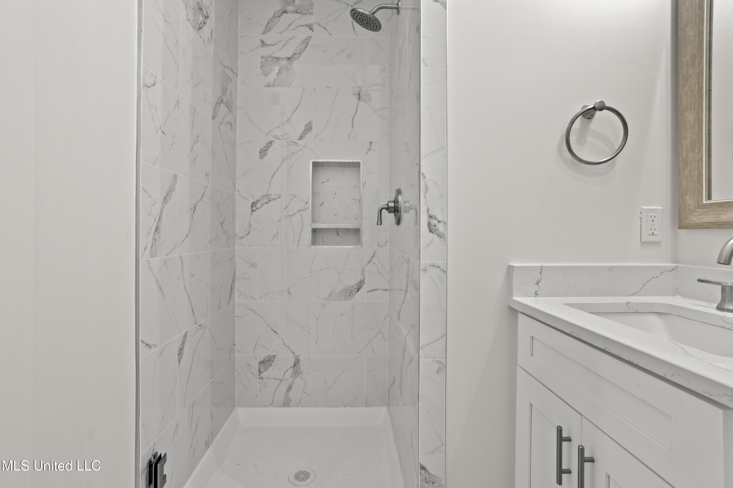 124 Court Unit #204 Street