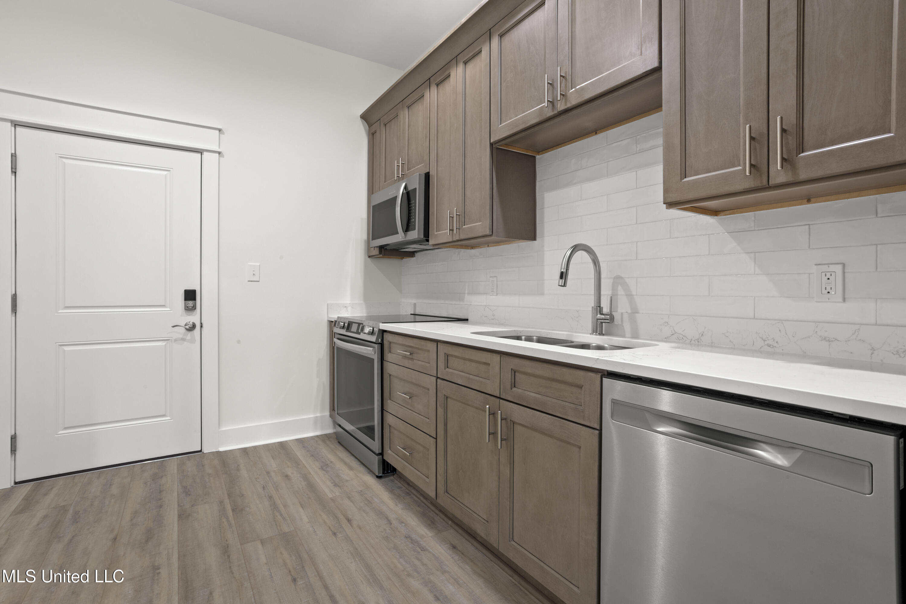 124 Court Unit #203 Street