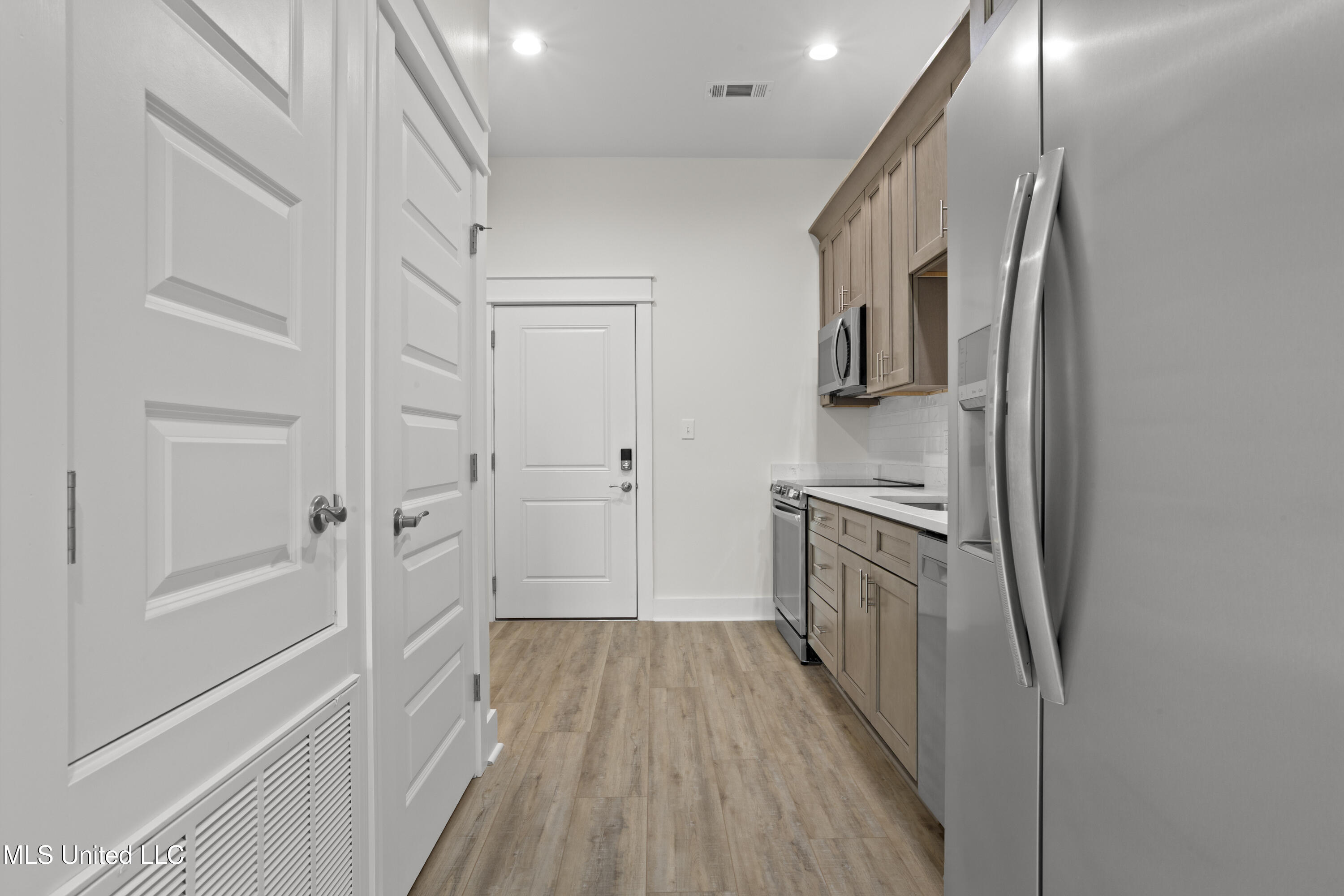 124 Court Unit #203 Street