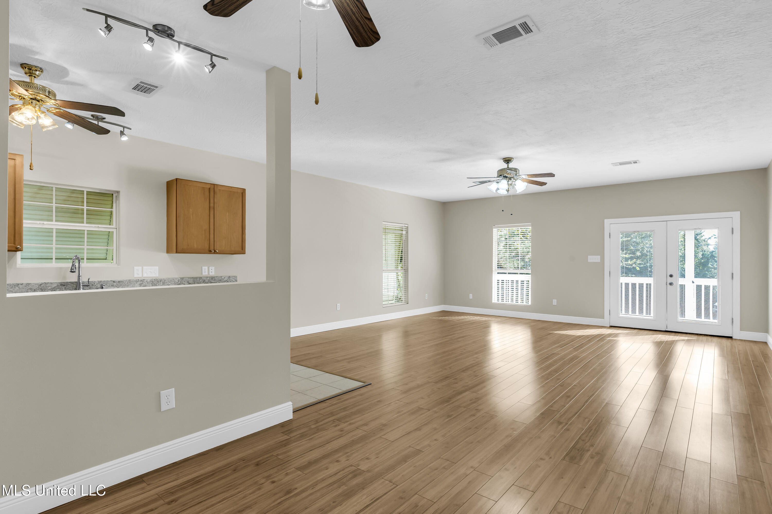 105 Stennis Street