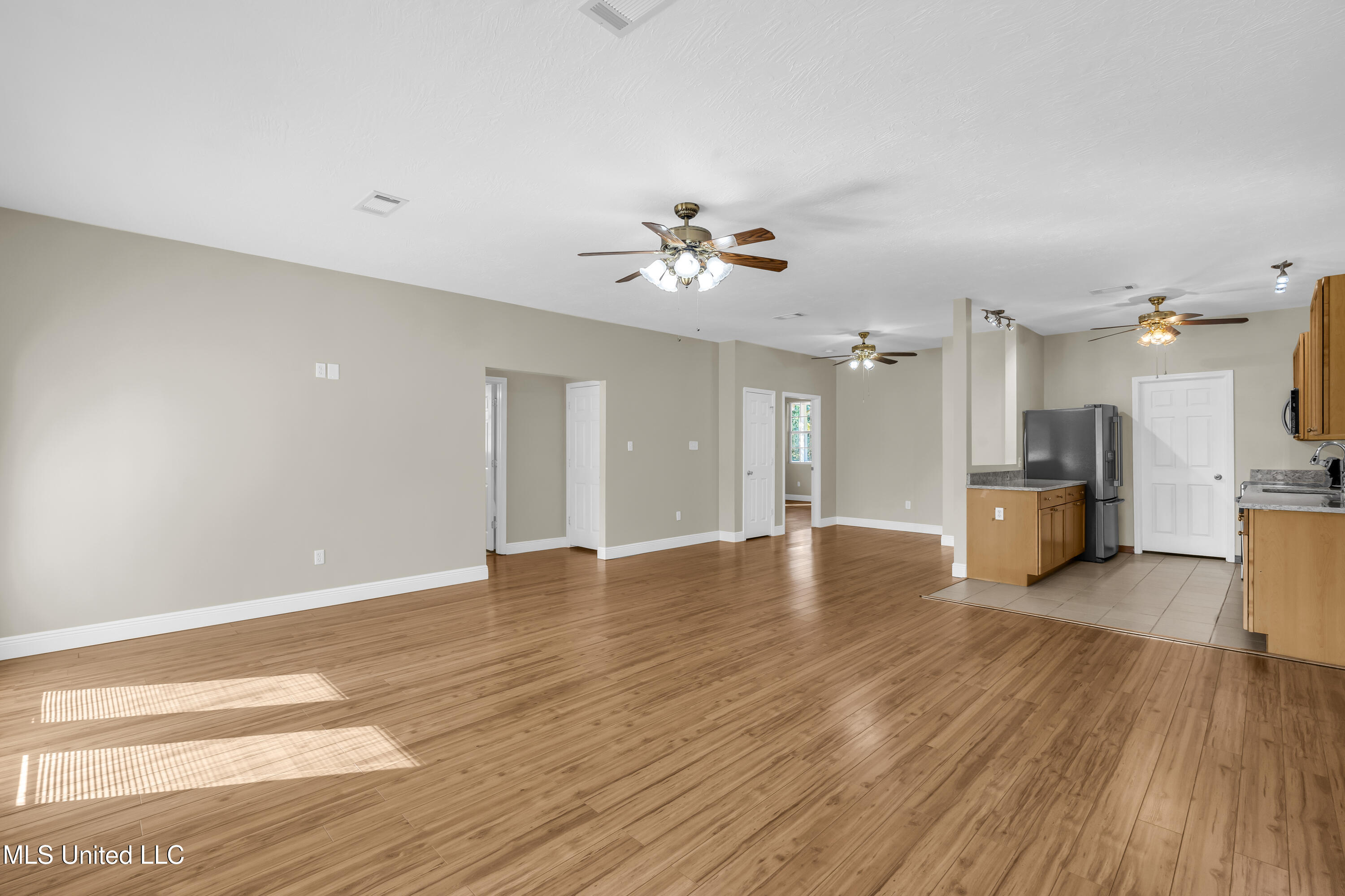105 Stennis Street