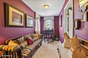 120 W Scenic Drive