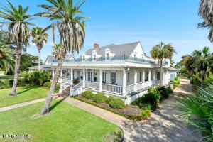 120 W Scenic Drive