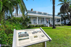120 W Scenic Drive