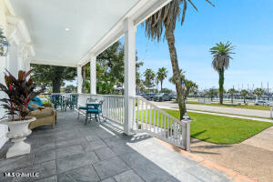 120 W Scenic Drive