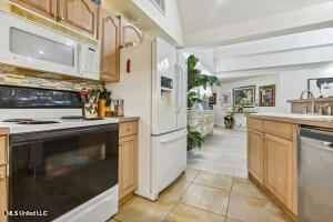 120 W Scenic Drive