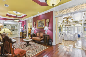 120 W Scenic Drive