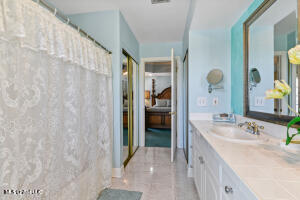 120 W Scenic Drive