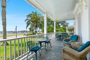 120 W Scenic Drive