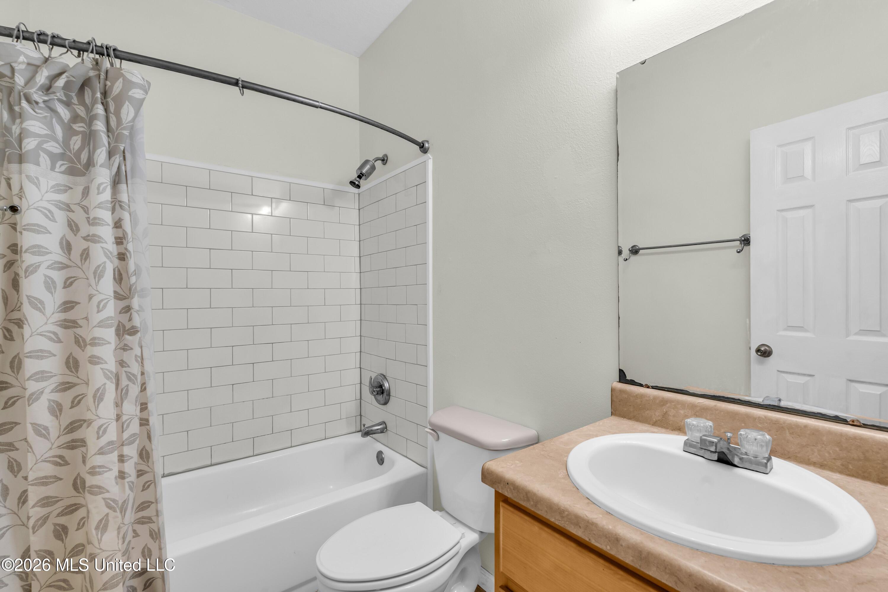 6062 E Benton Street