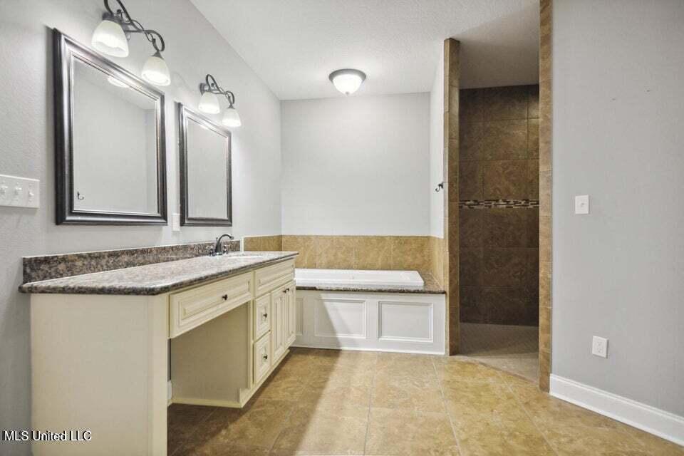 14900 Audubon Lake Boulevard