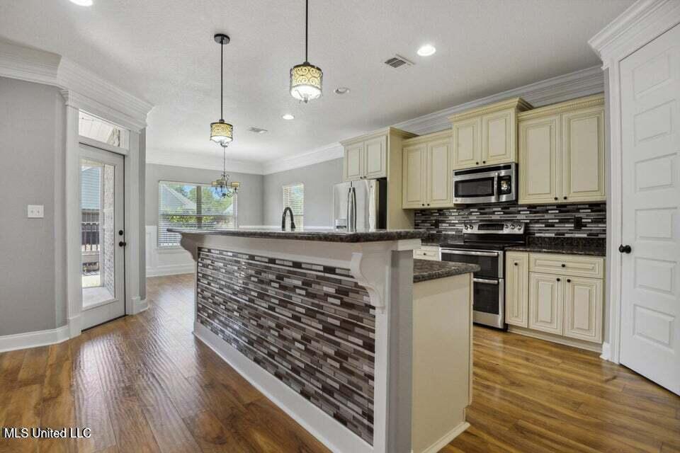 14900 Audubon Lake Boulevard