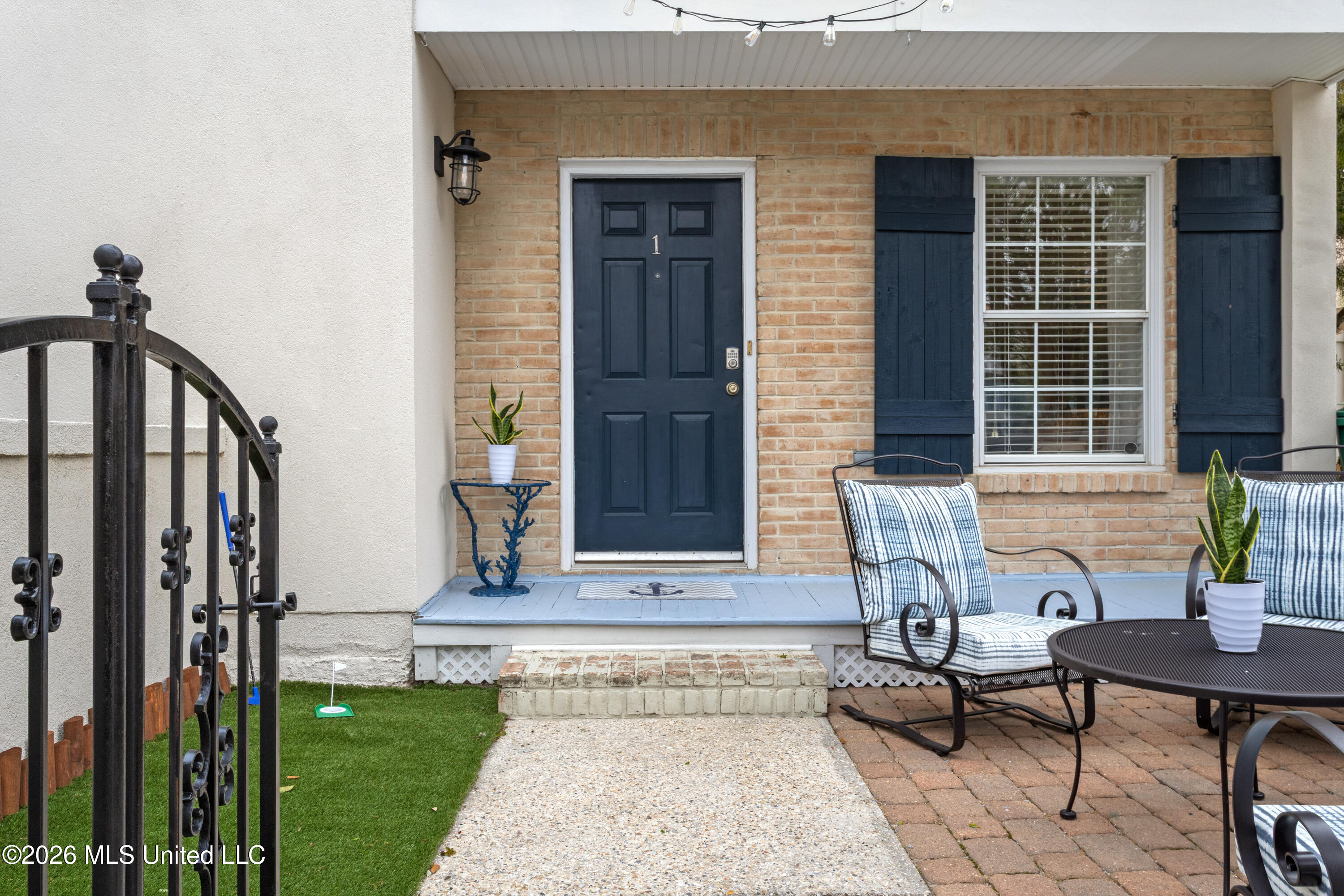 105 Demontluzin Avenue, 1