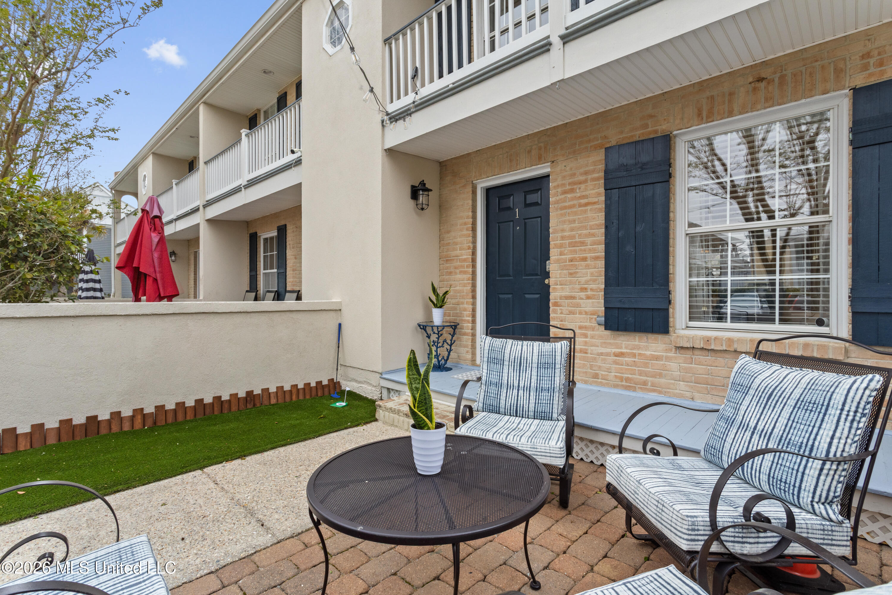 105 Demontluzin Avenue, 1