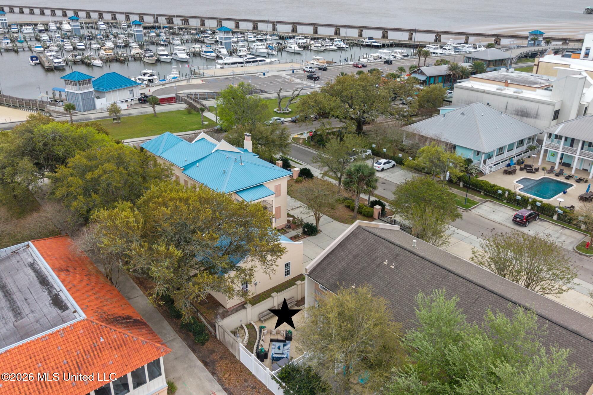 105 Demontluzin Avenue, 1