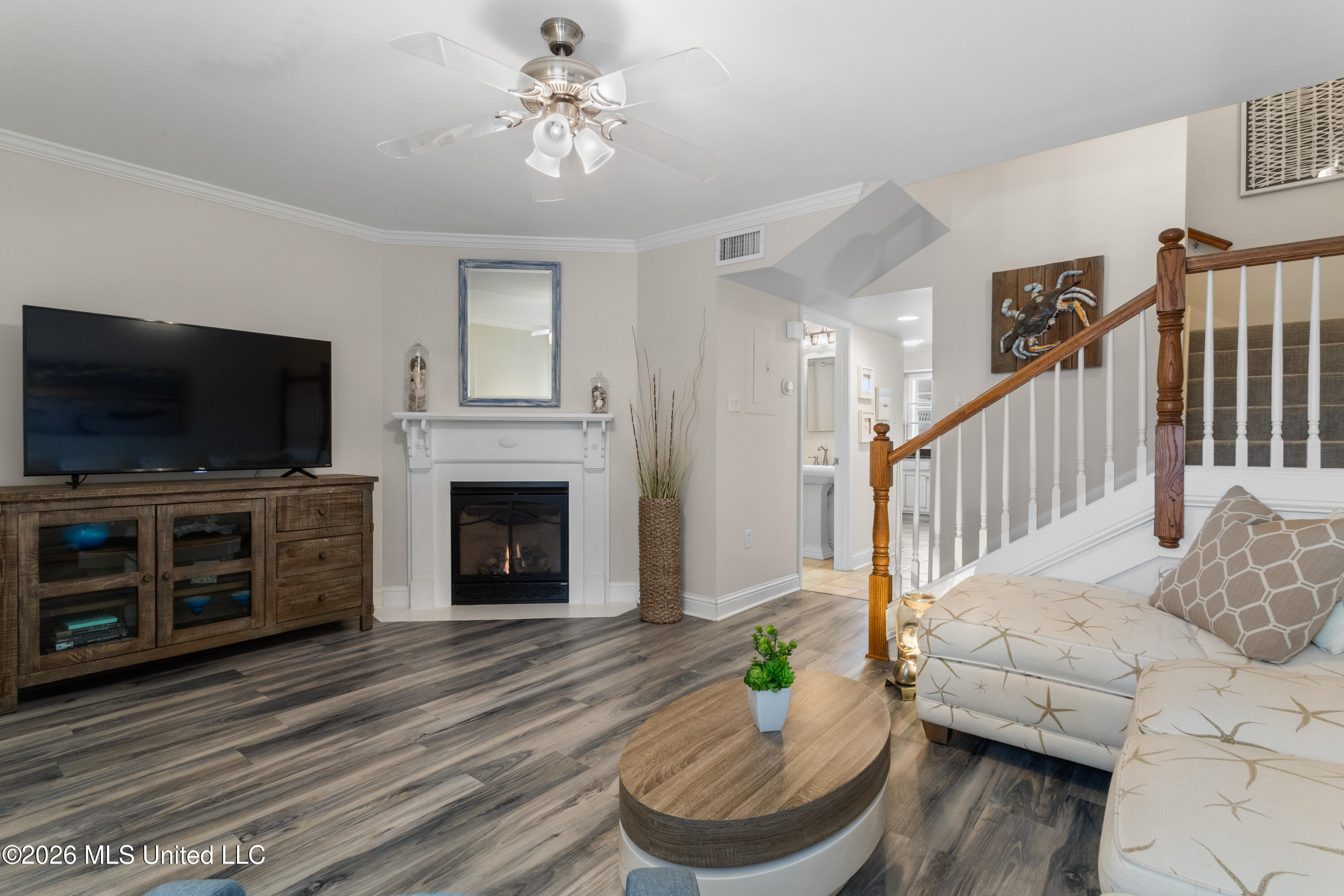 105 Demontluzin Avenue, 1