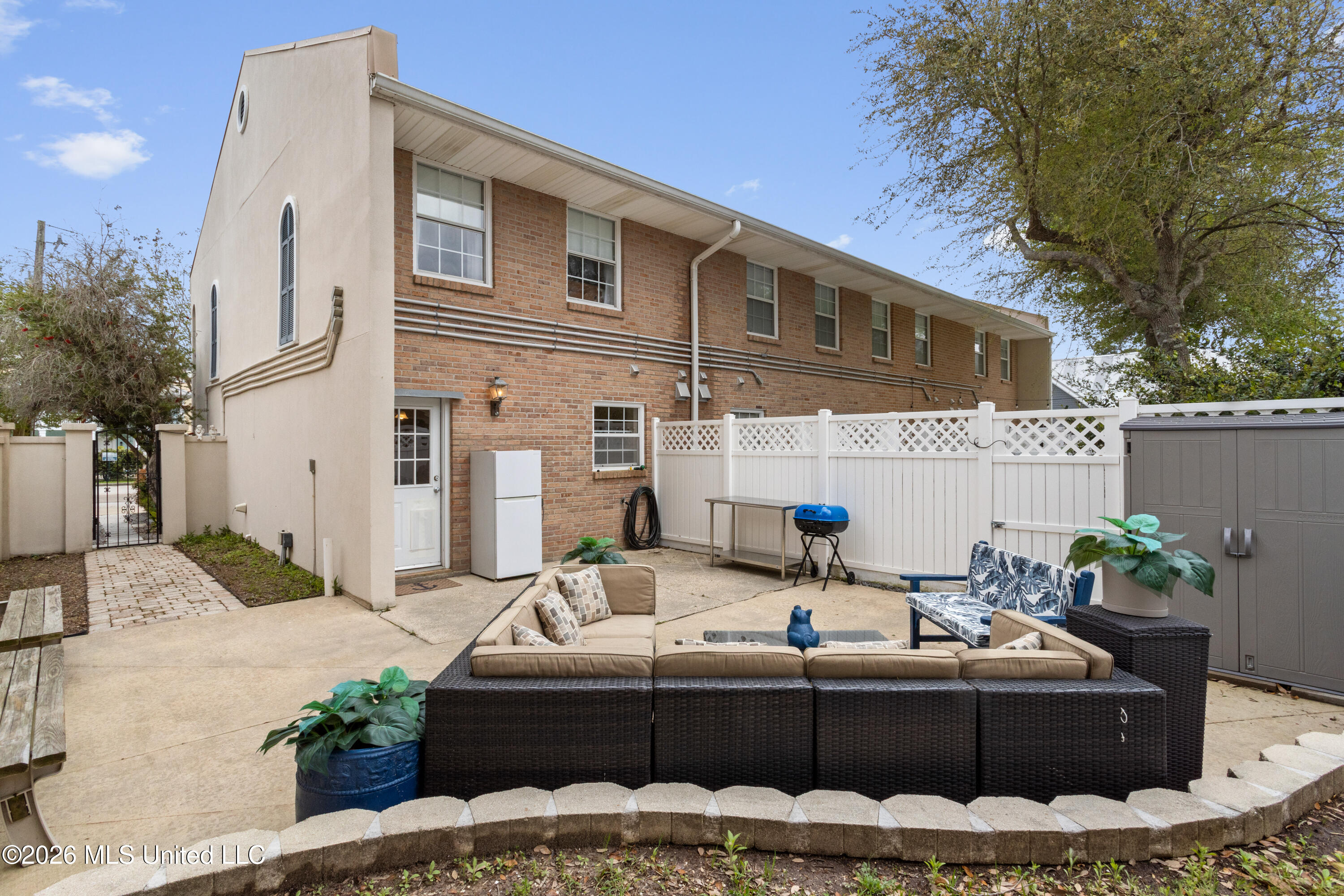 105 Demontluzin Avenue, 1