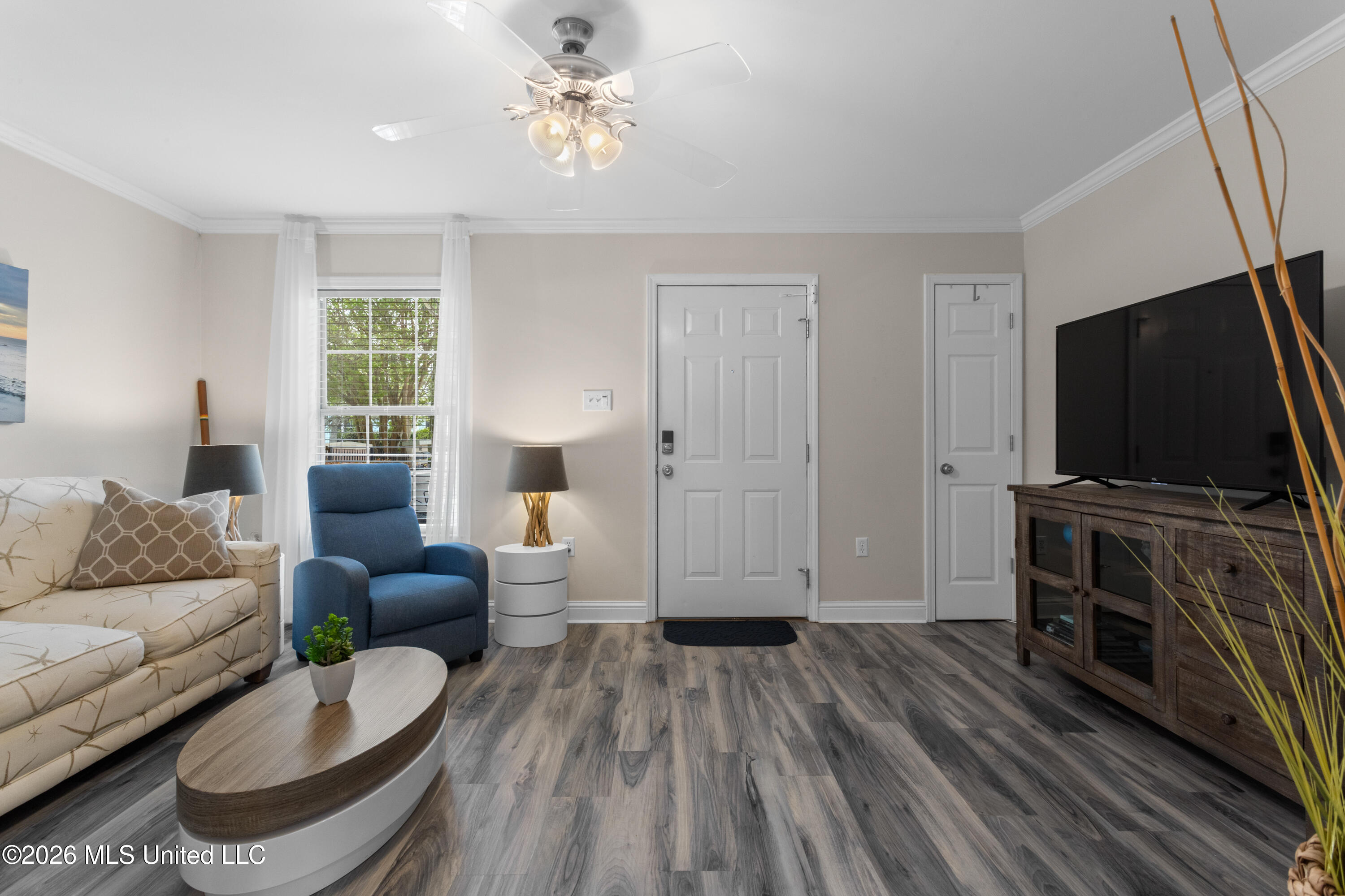 105 Demontluzin Avenue, 1