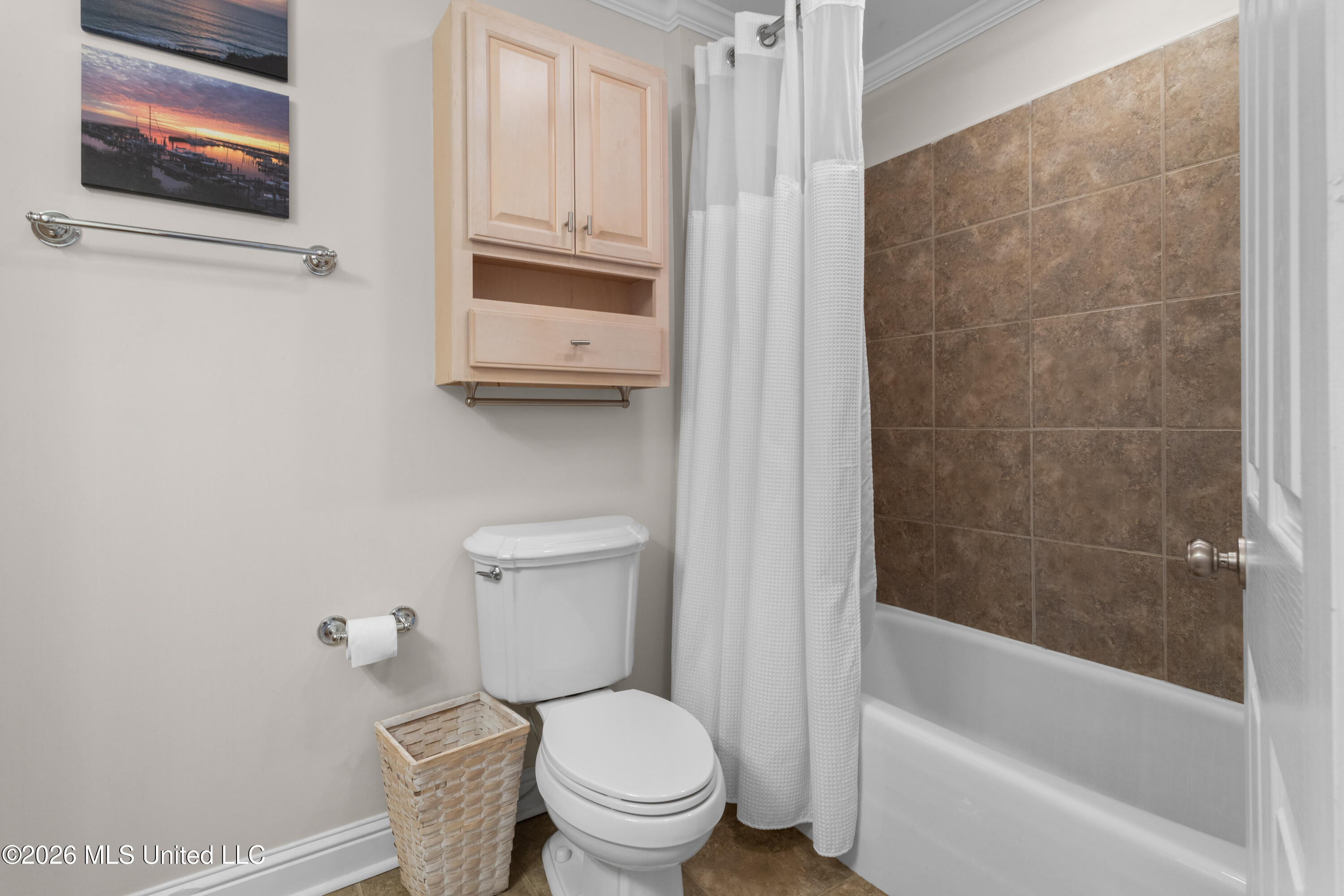 105 Demontluzin Avenue, 1