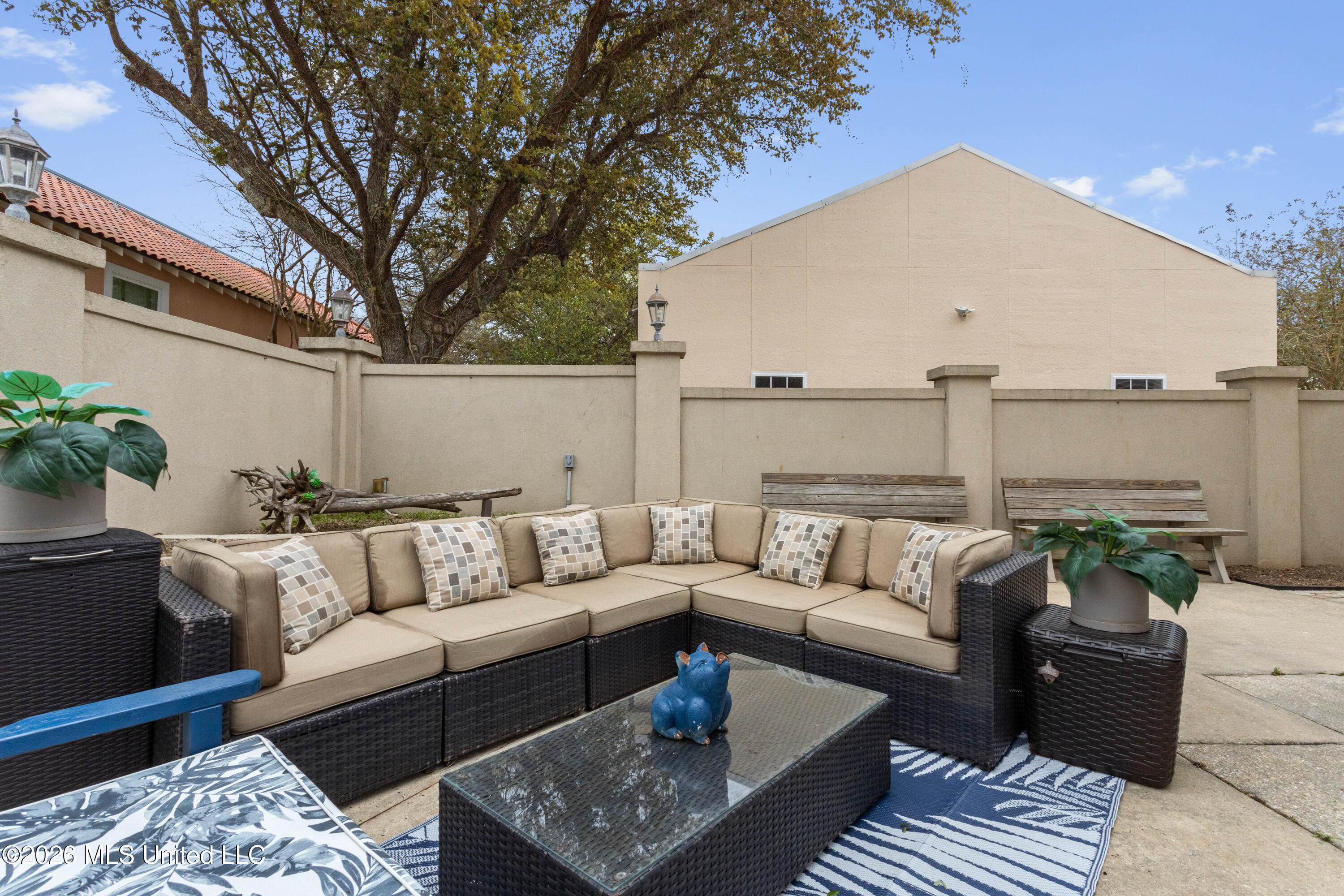 105 Demontluzin Avenue, 1