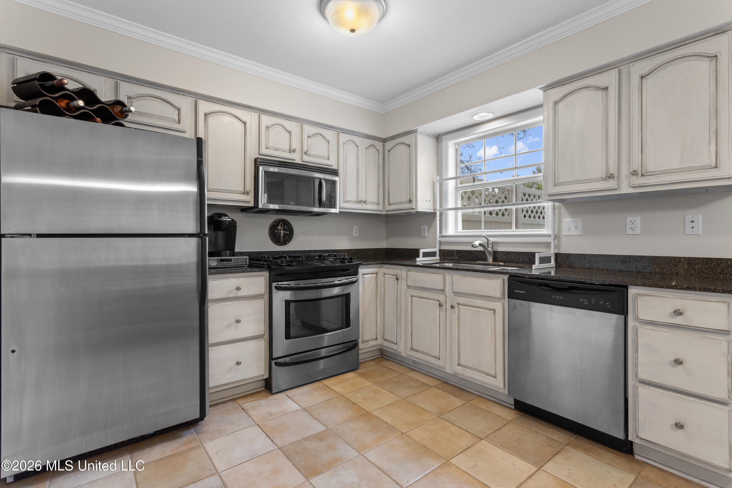 105 Demontluzin Avenue, 1