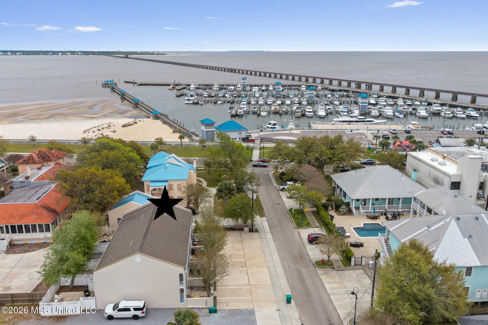 105 Demontluzin Avenue, 1