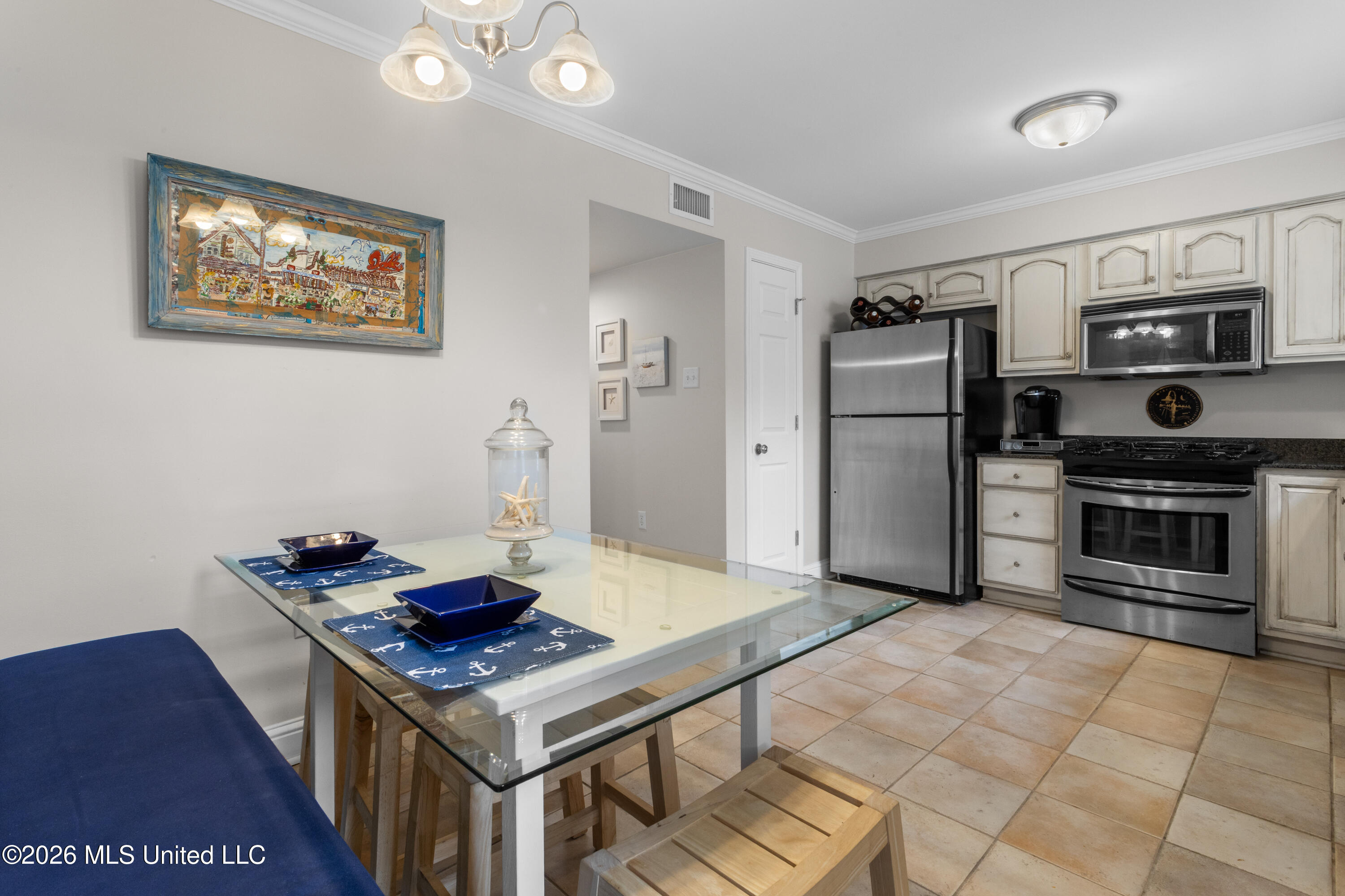 105 Demontluzin Avenue, 1