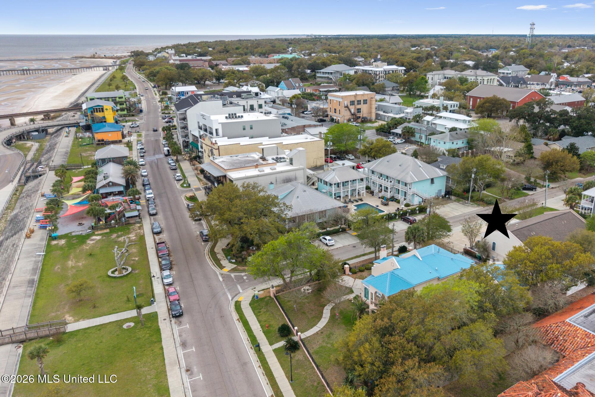 105 Demontluzin Avenue, 1