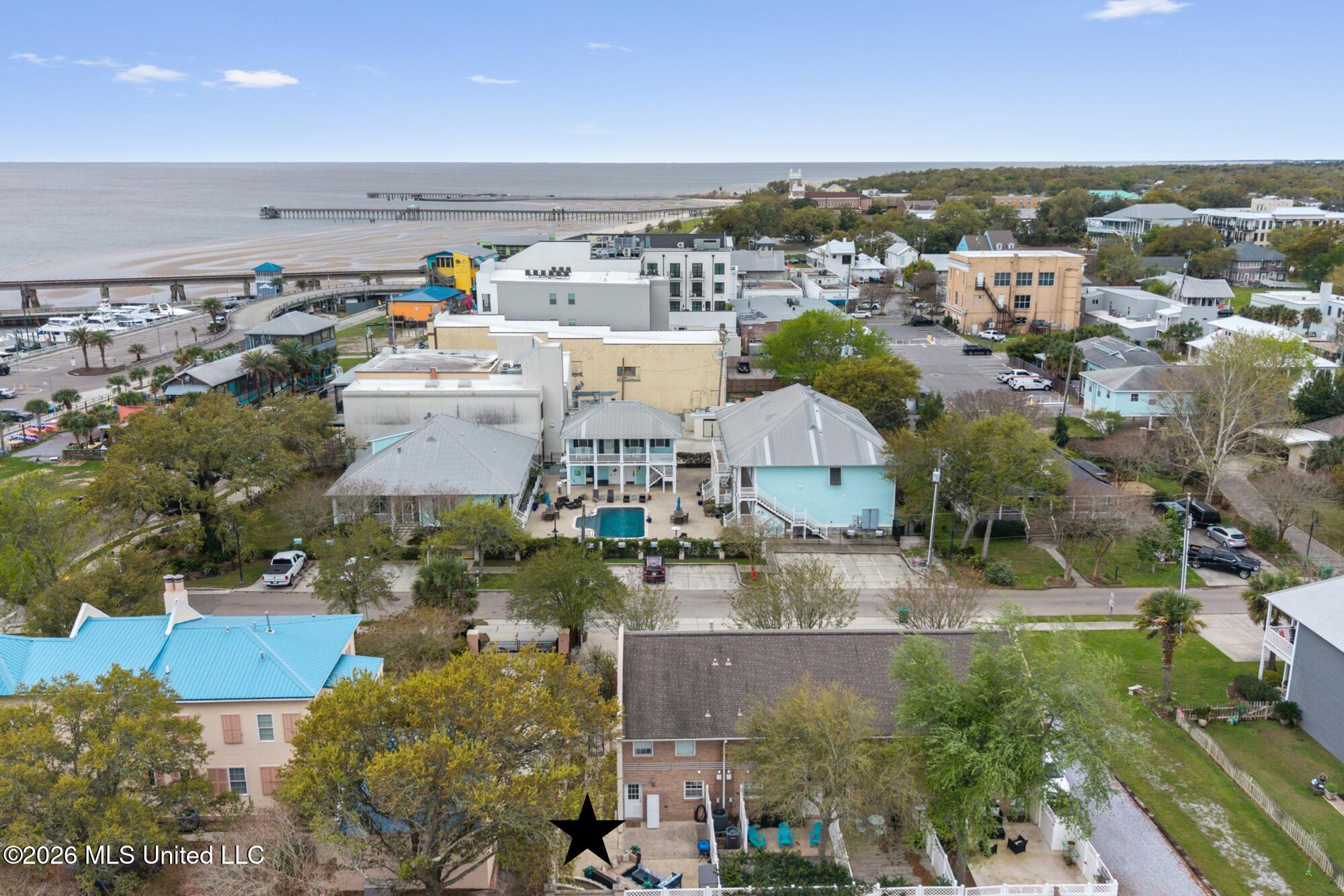 105 Demontluzin Avenue, 1