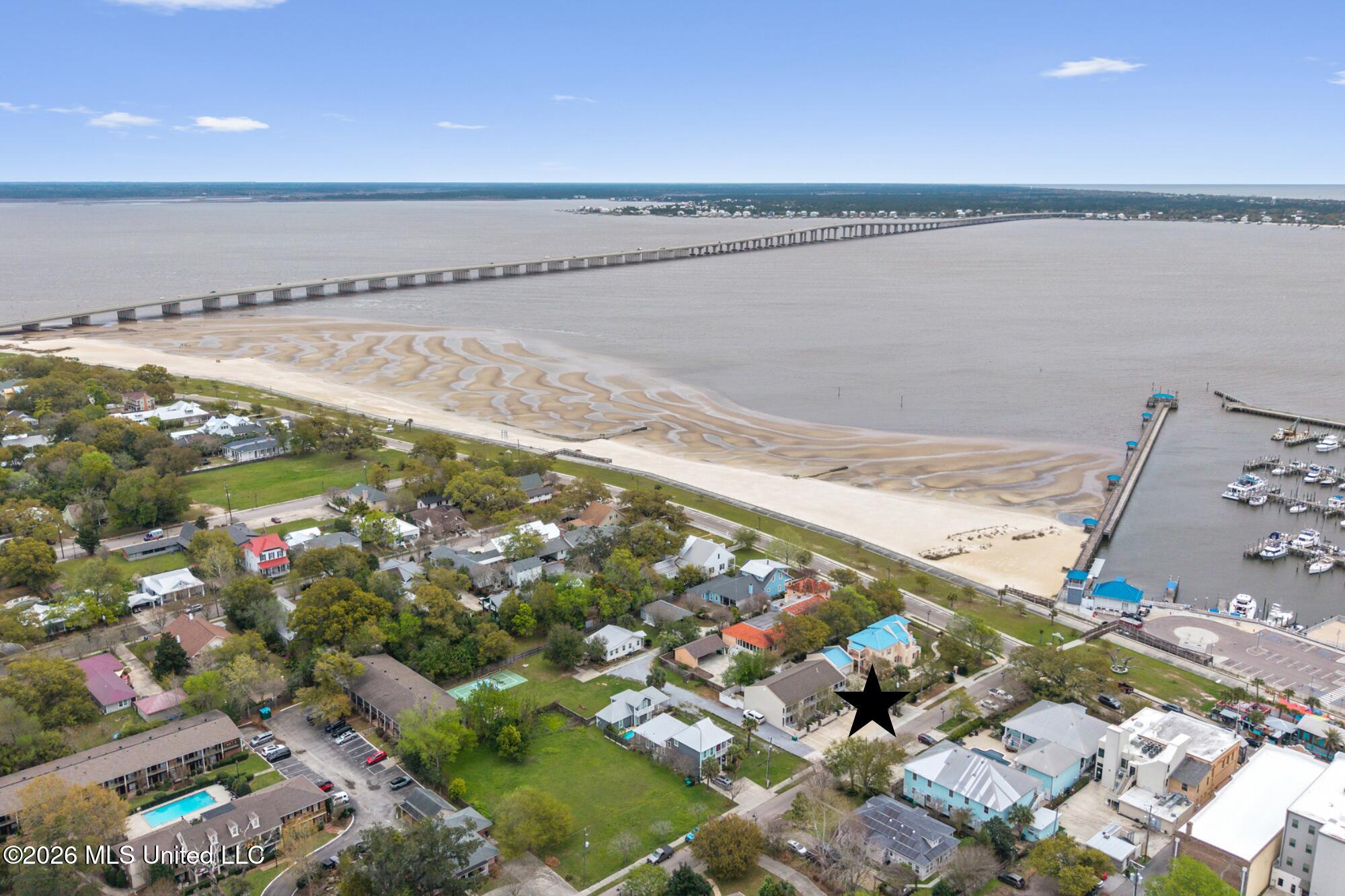 105 Demontluzin Avenue, 1