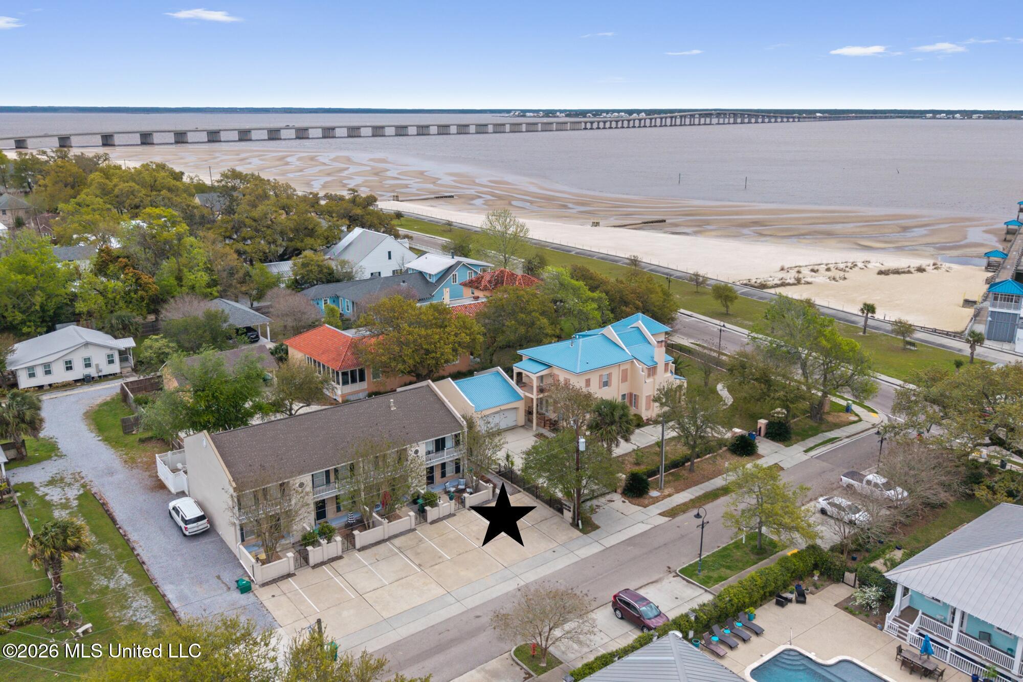 105 Demontluzin Avenue, 1