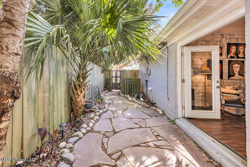 405 Ulman Avenue