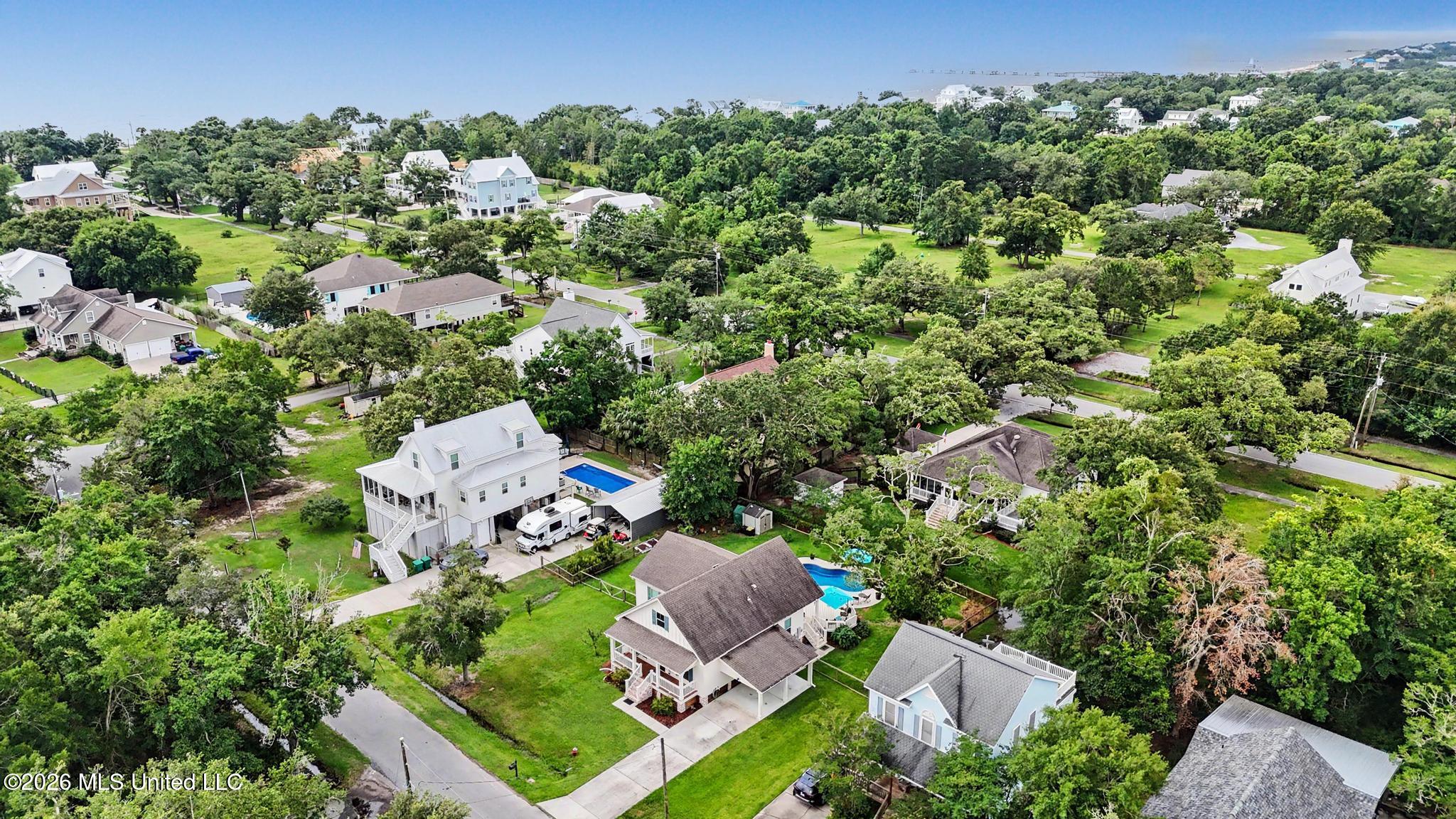 305 Hoffman Lane