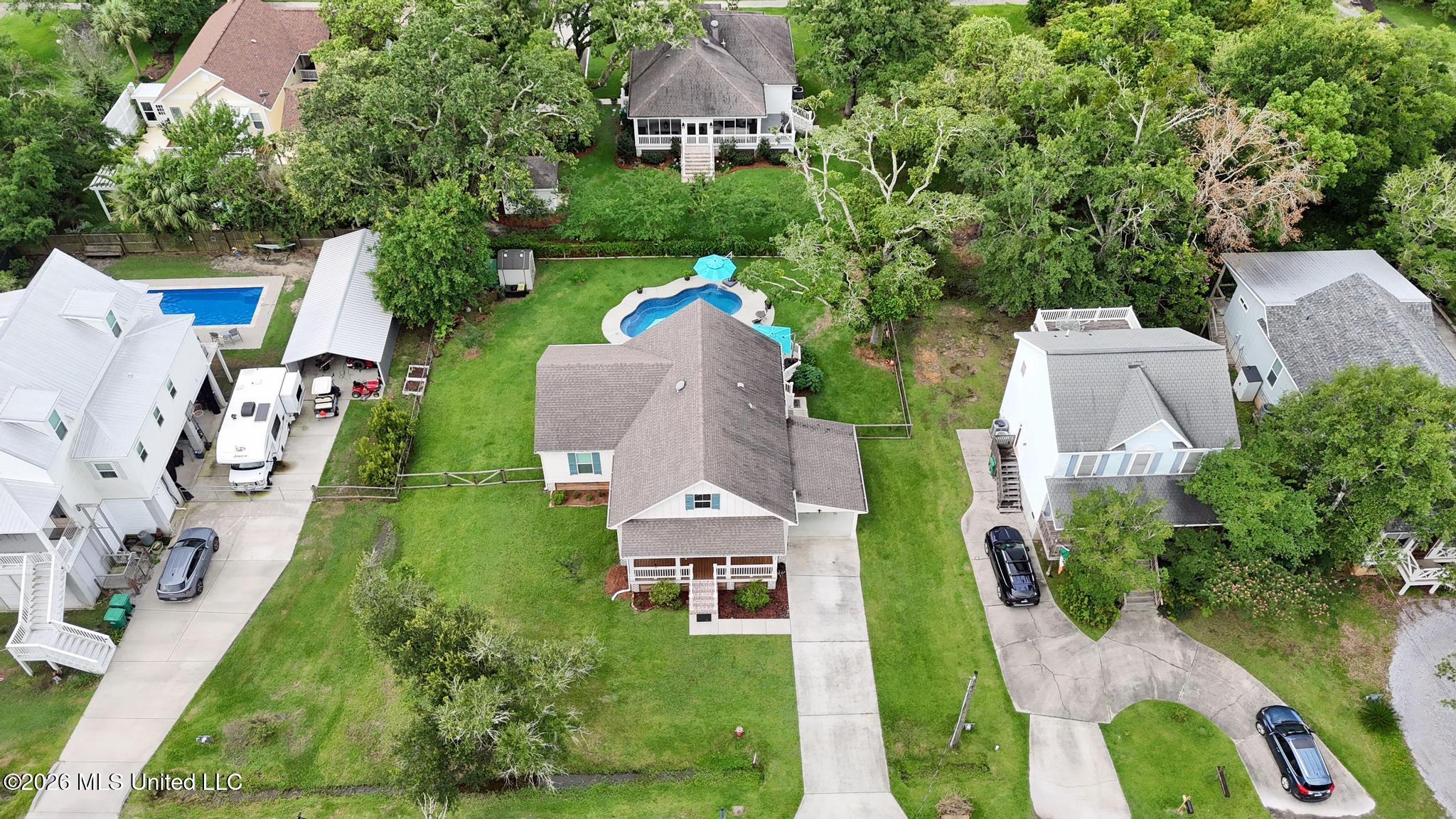 305 Hoffman Lane