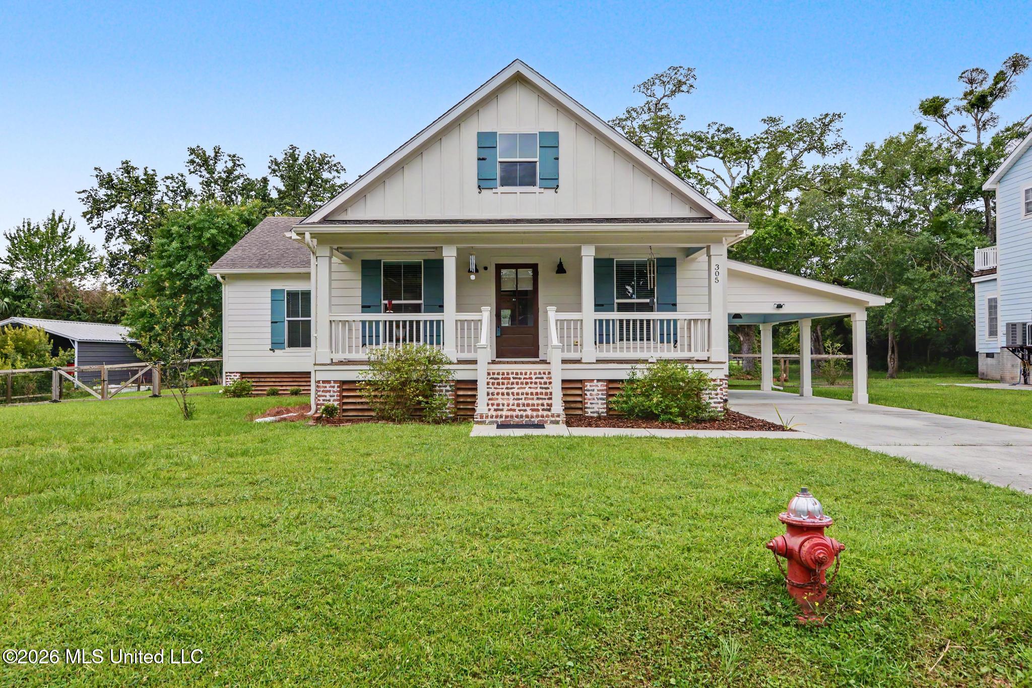 305 Hoffman Lane