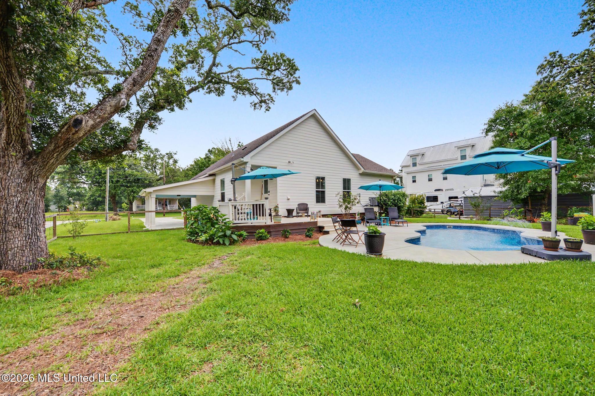 305 Hoffman Lane