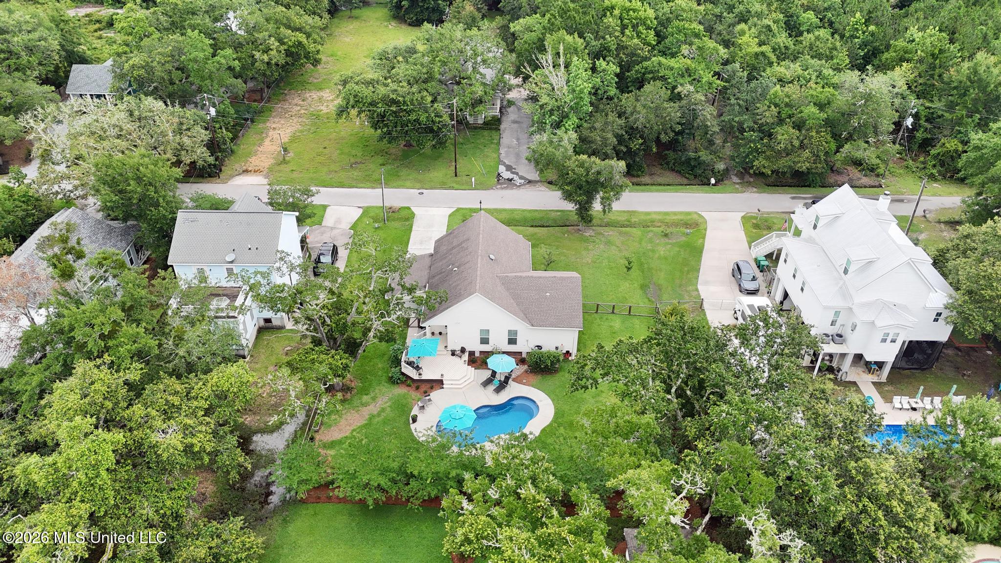 305 Hoffman Lane