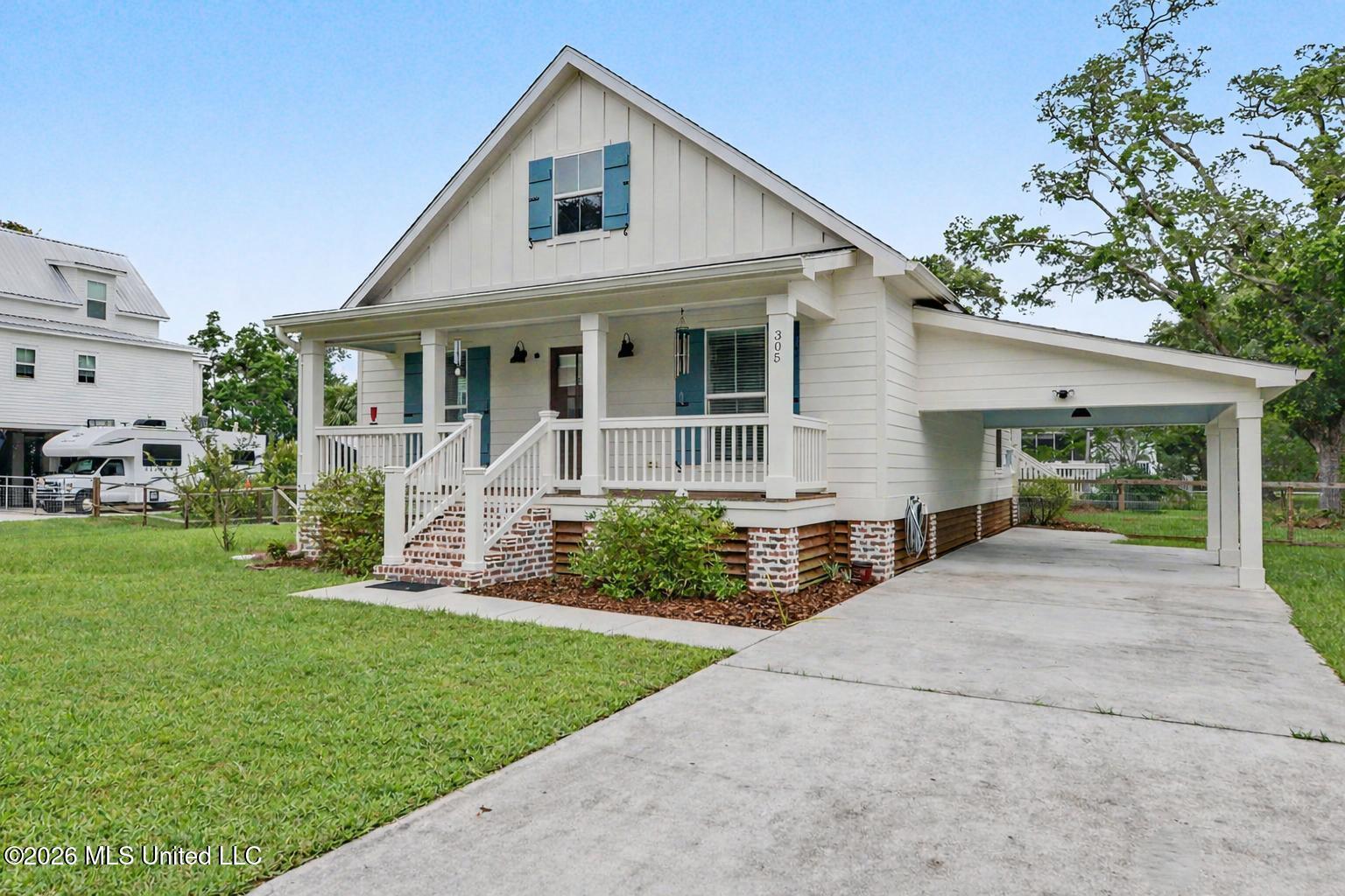 305 Hoffman Lane