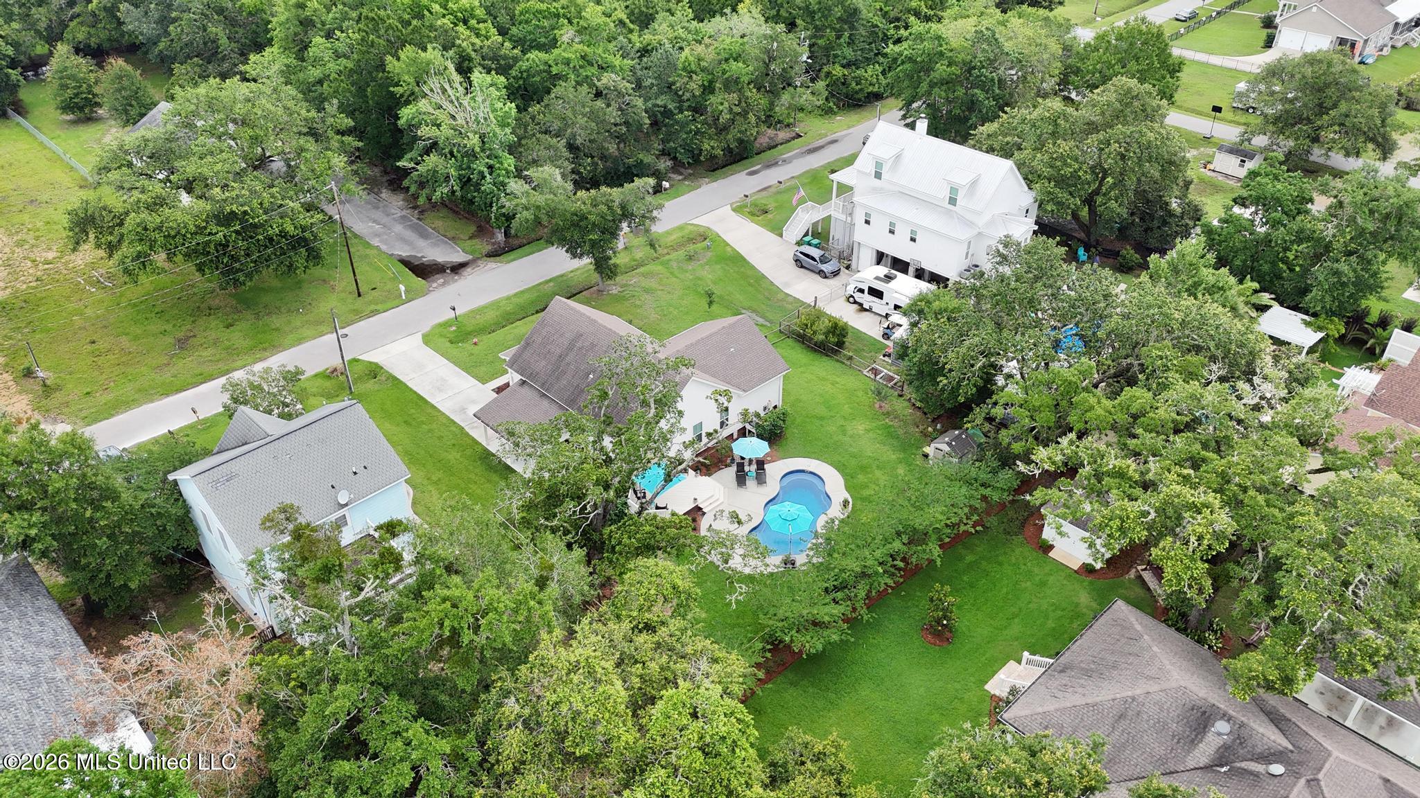 305 Hoffman Lane