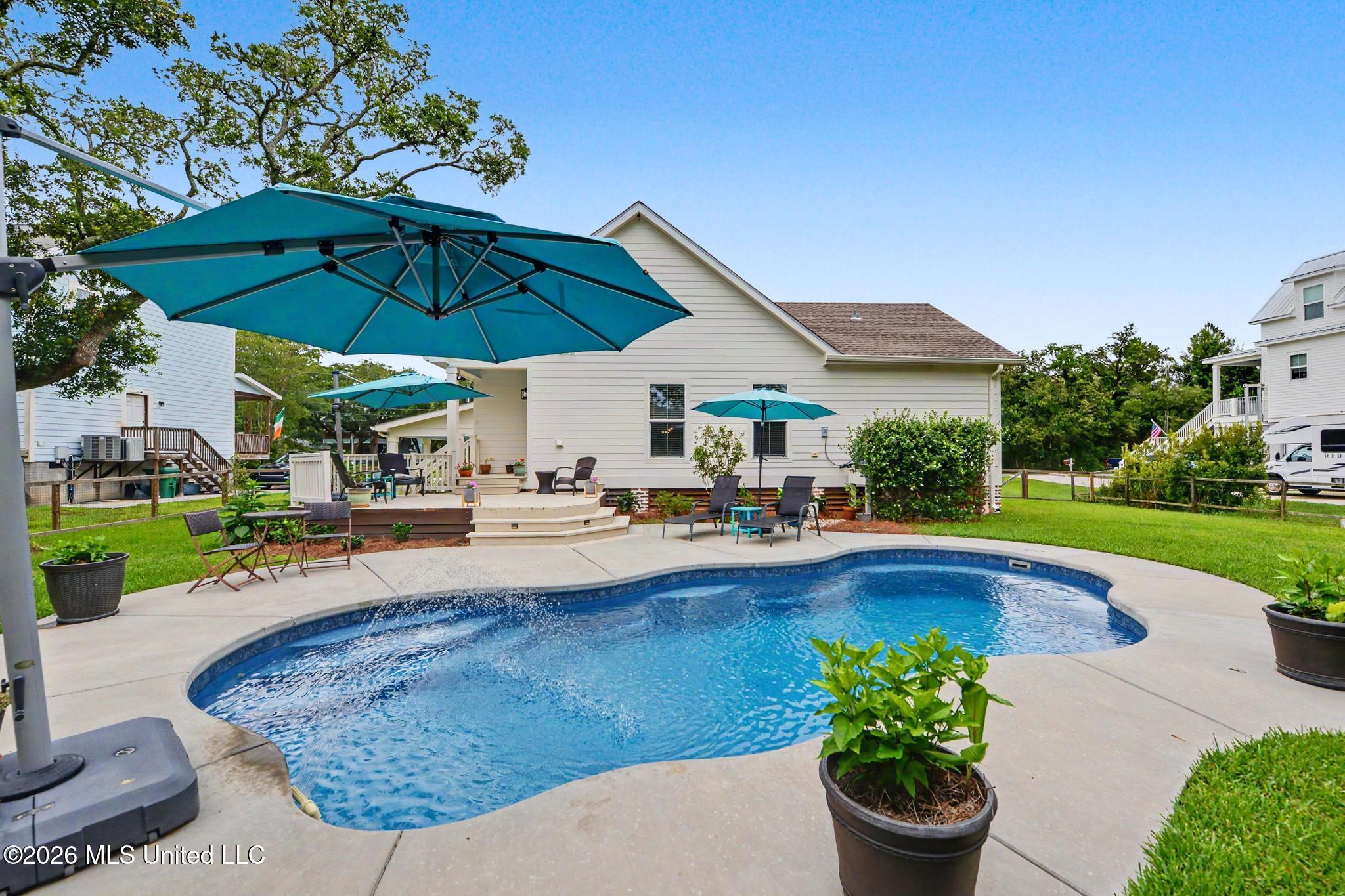 305 Hoffman Lane