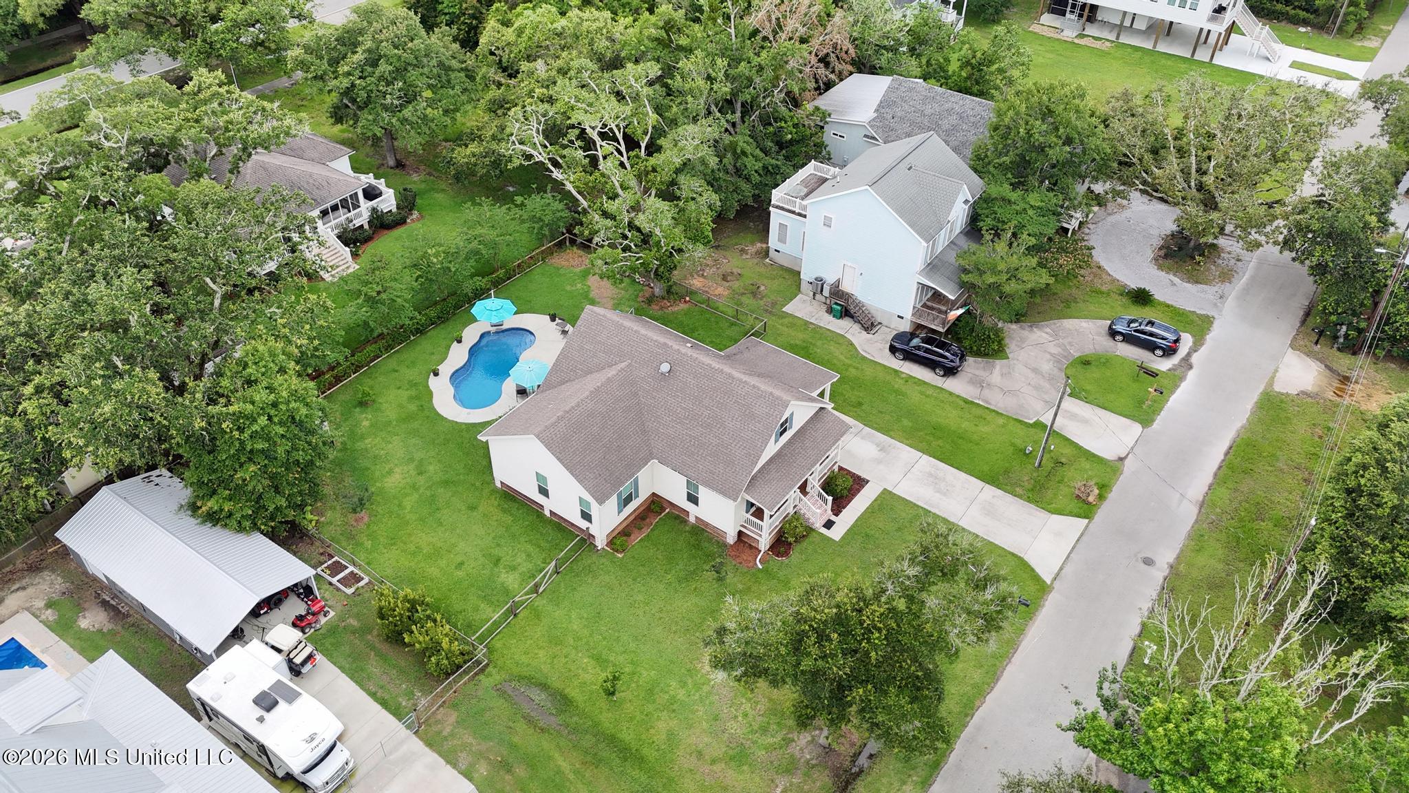 305 Hoffman Lane