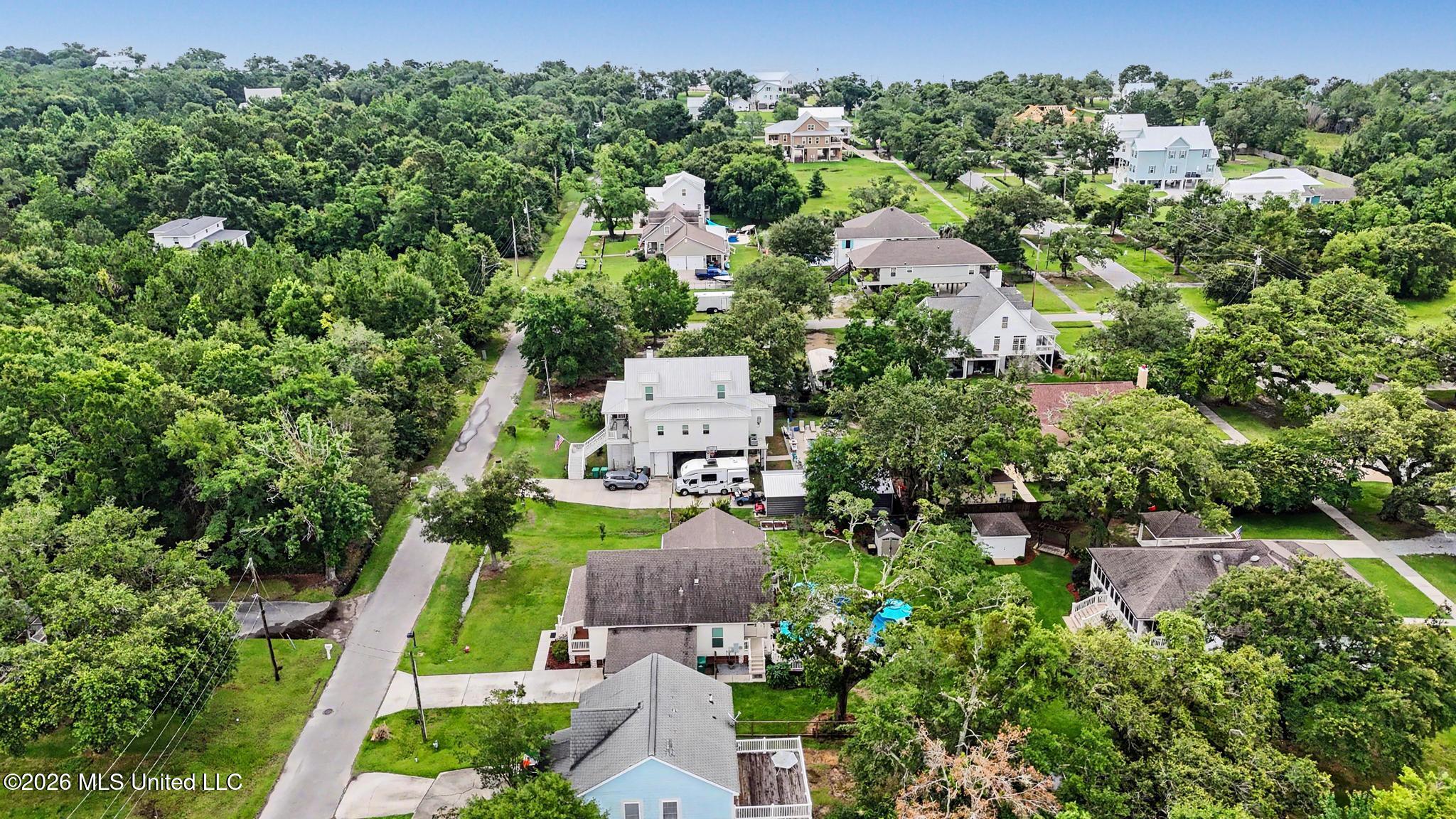 305 Hoffman Lane