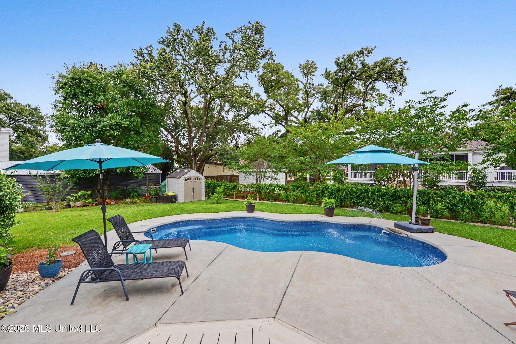 305 Hoffman Lane