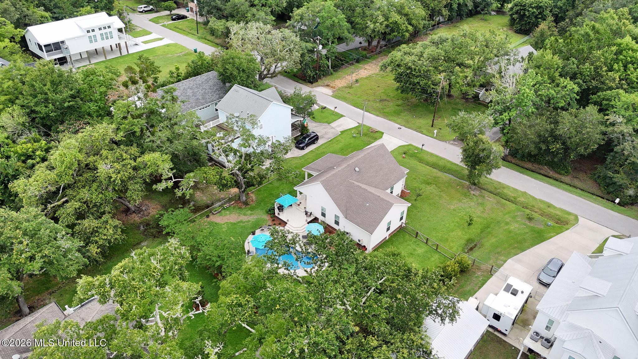 305 Hoffman Lane