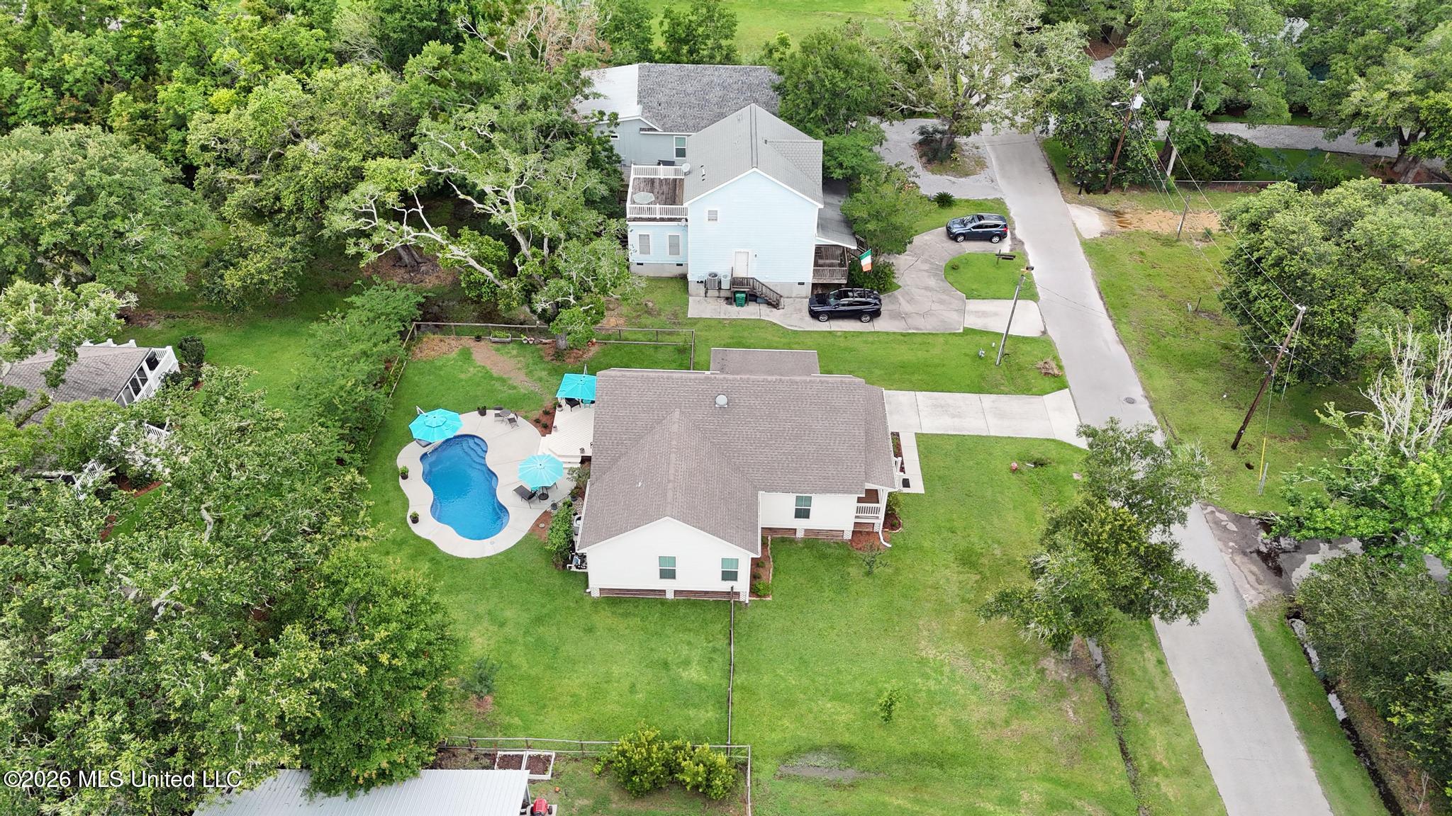 305 Hoffman Lane