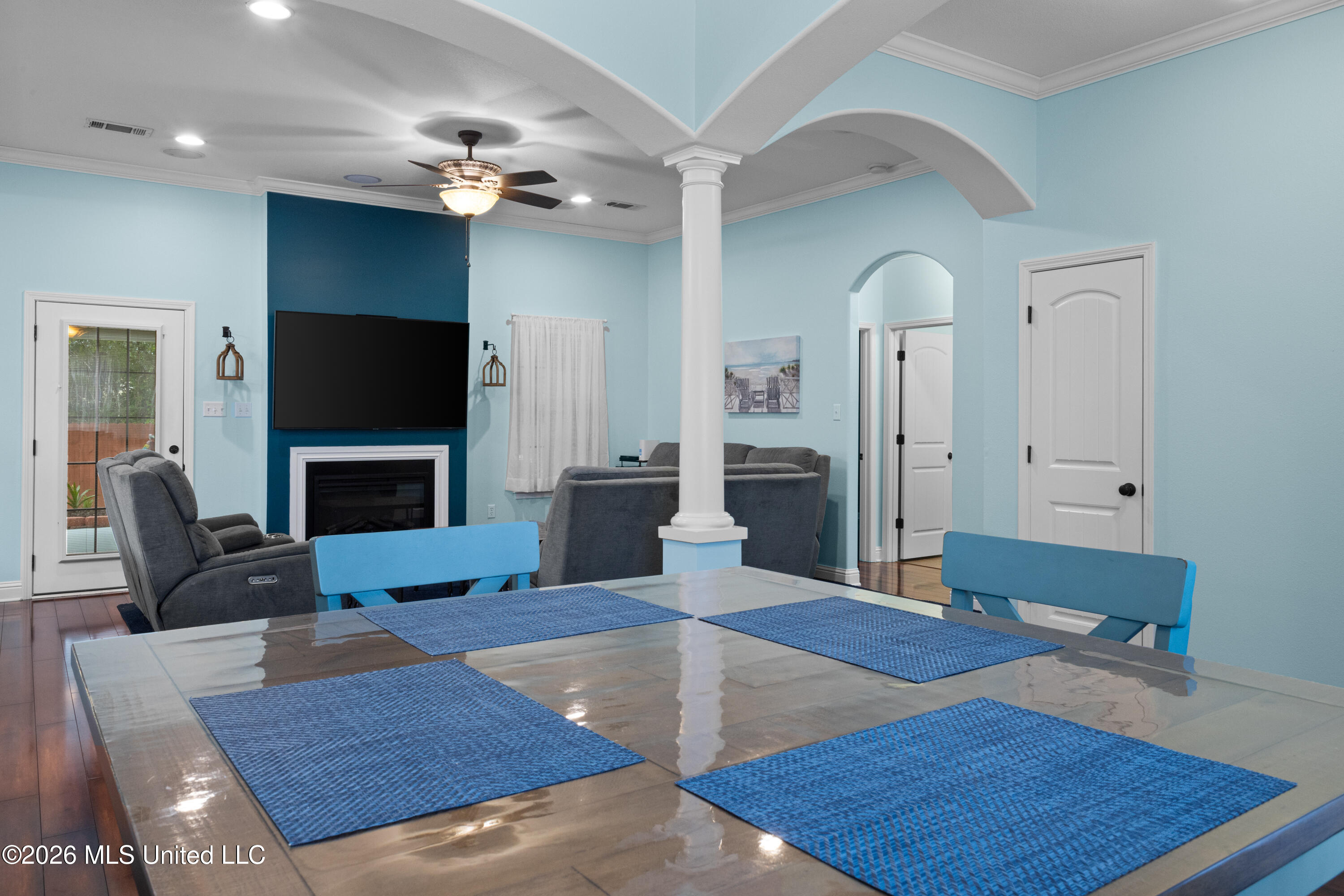 2100 Parkview Cove