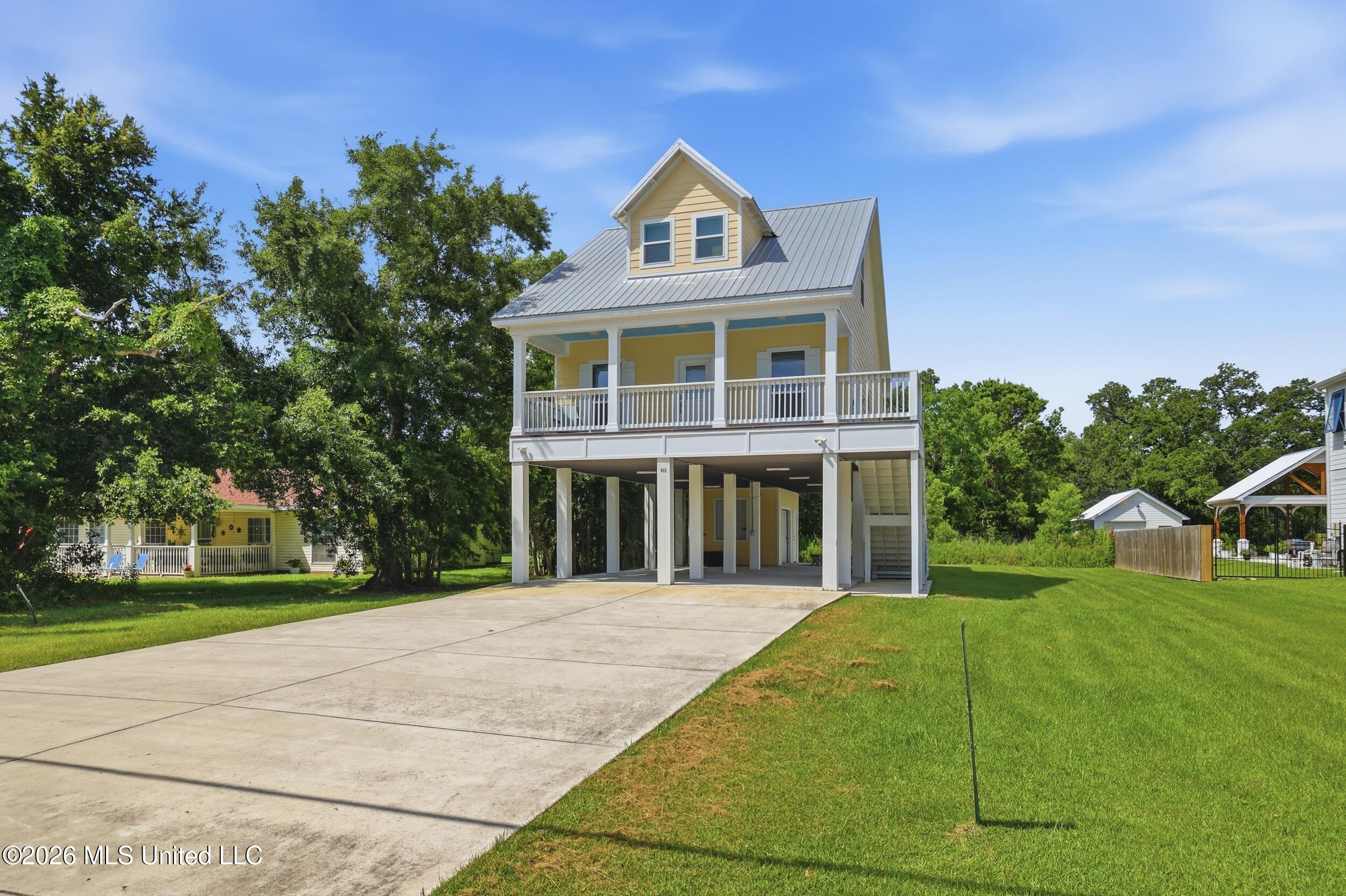 311 Waveland Avenue