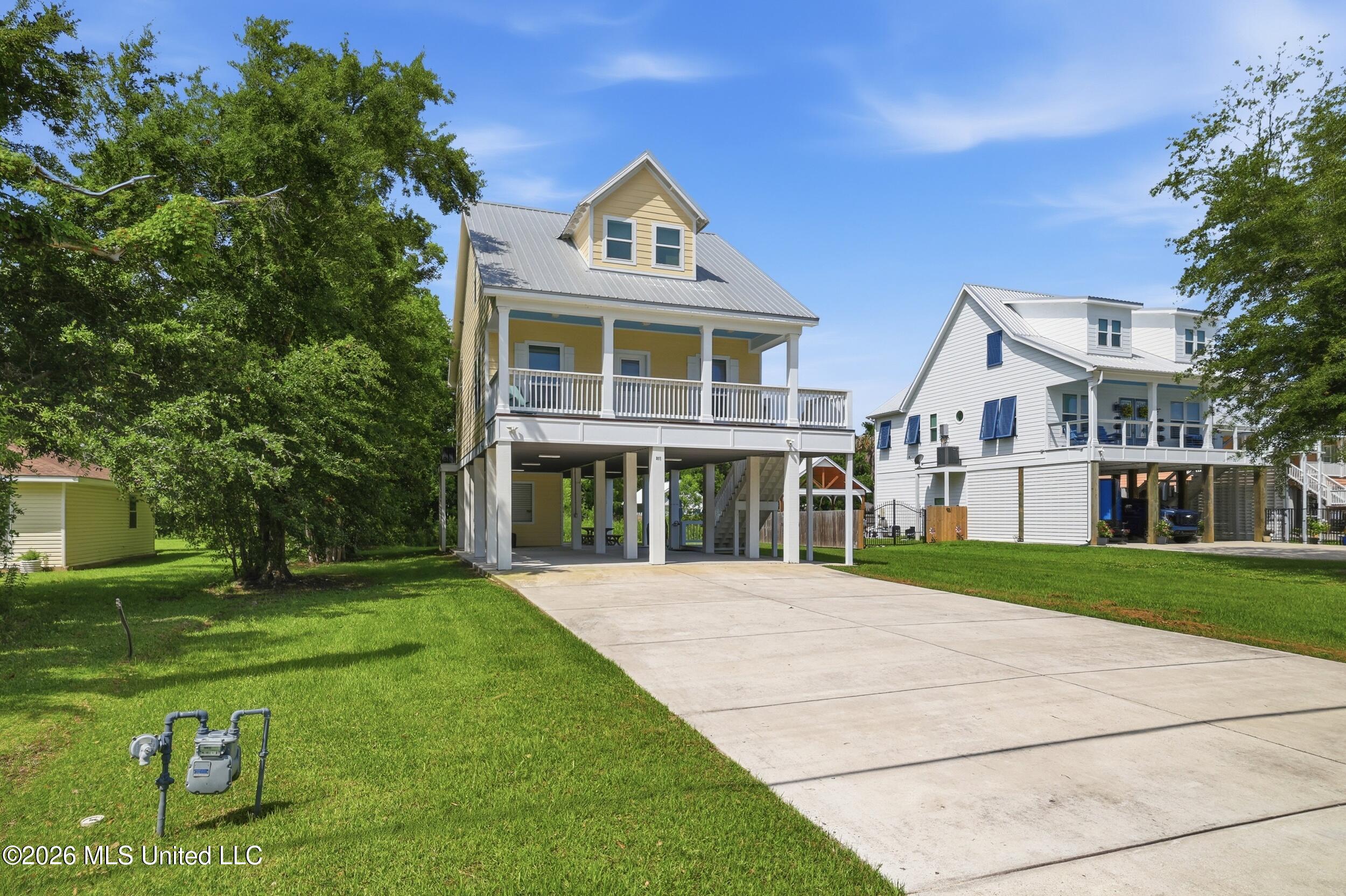311 Waveland Avenue